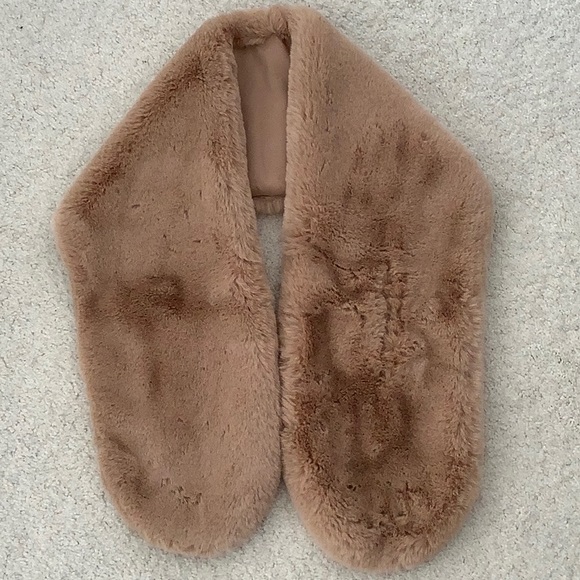 🆕 ZARA Plushy Faux Fur Stole Scarf Wrap - Picture 6 of 7